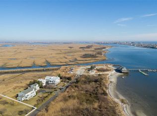 1 Daniel Cox Rd, Lawrence, NY 11559