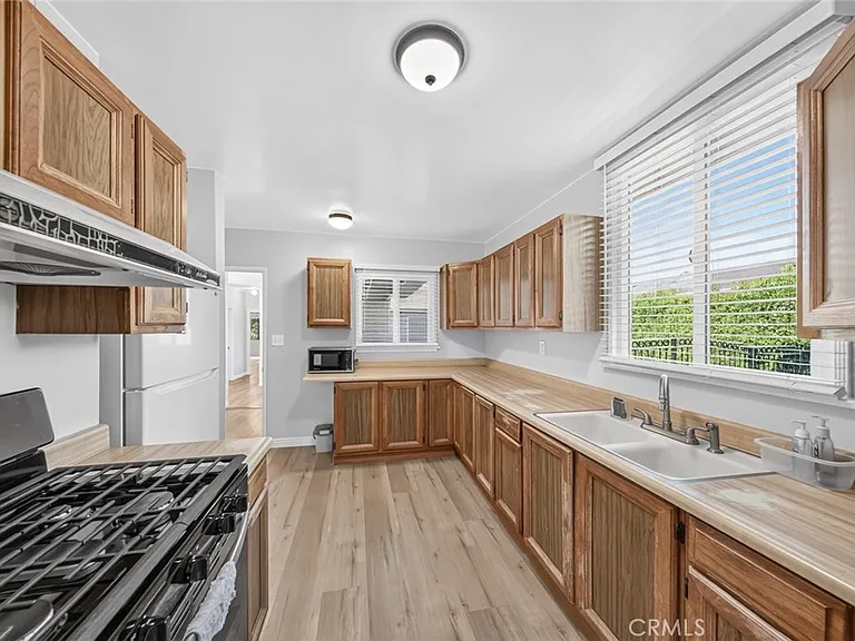 3227 E Del Mar Blvd — Photo 9