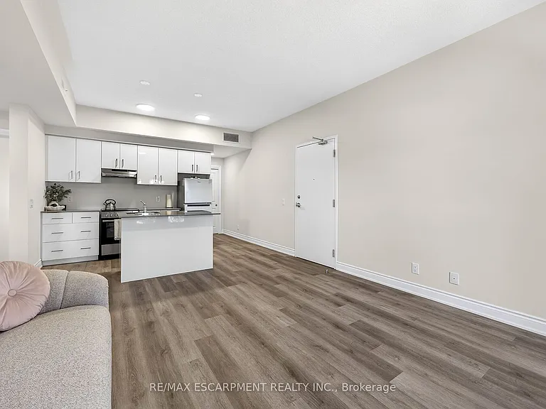 261 King St E #302 — Photo 21