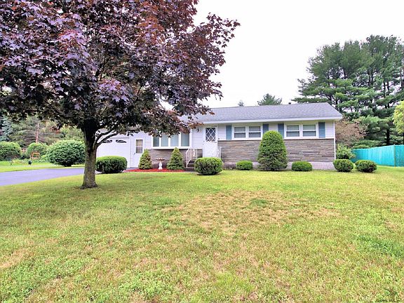 2nd image of 12 Saint Anthony Ln