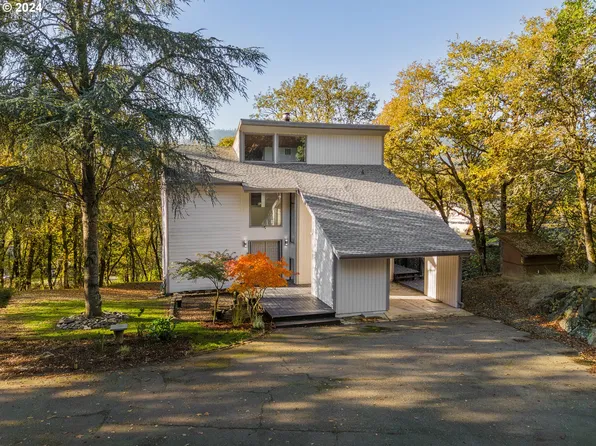 689 Jodee St, Myrtle Creek, OR 97457