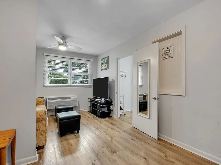 1603 Carruthers St #A — Photo 9