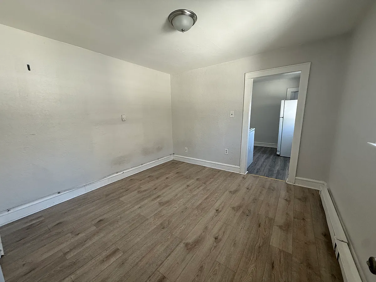 Building Photo - 502 Oak St #4