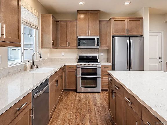 4th image of 518 Surfbird Ln