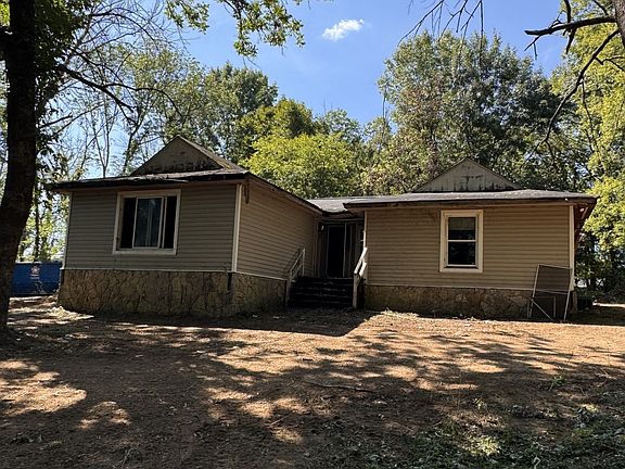 4th image of 330 Lytle Dr