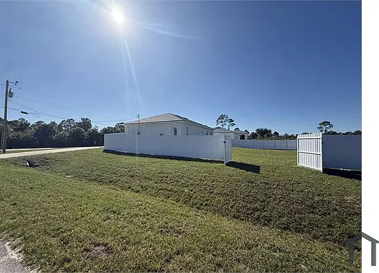 4 bed, $2,500 — Photo 2