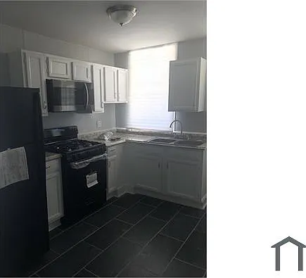 2835 Lake Ave — Photo 1