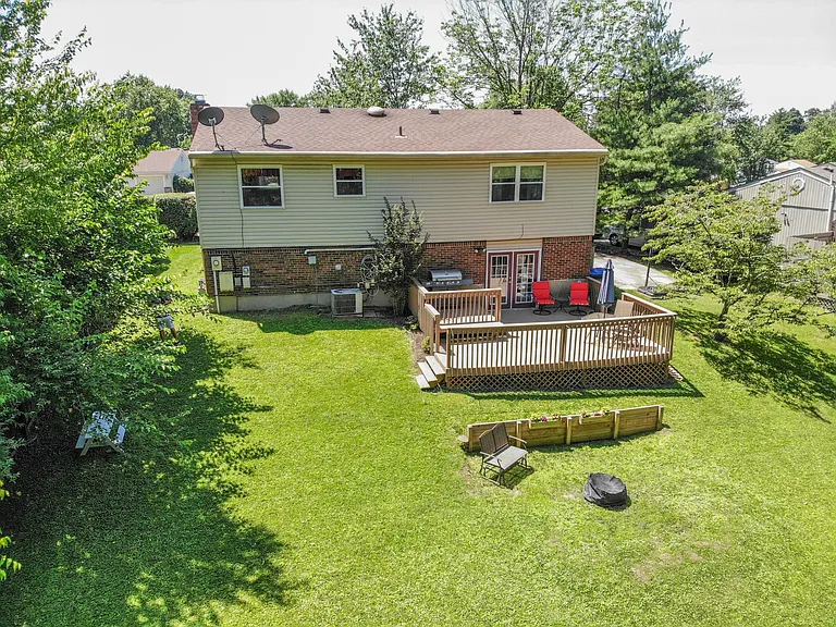 9711 Stanalouise Dr — Photo 2