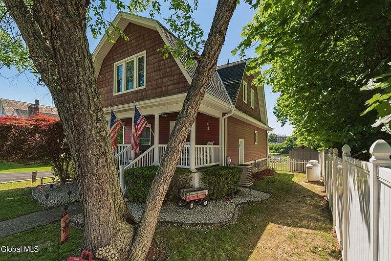 5th image of 74 N Hudson Street