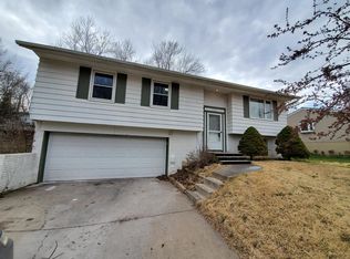 9060 Oakwood Dr, Norwalk, IA 50211