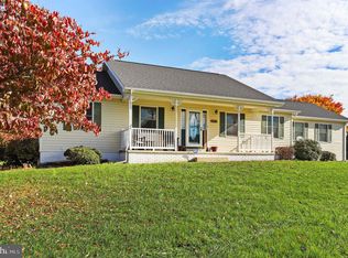 1428 Broad Ln, Falling Waters, WV 25419