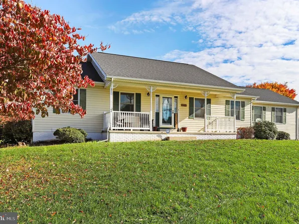 1428 Broad Ln, Falling Waters, WV 25419