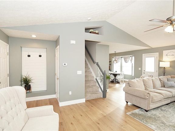 5th image of 413 Lake Shore Dr