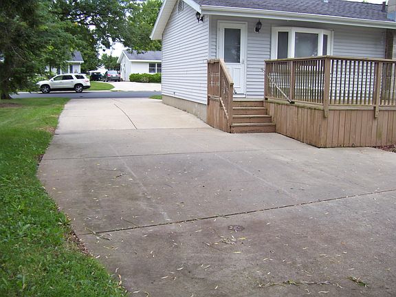 5th image of 531 Humboldt St