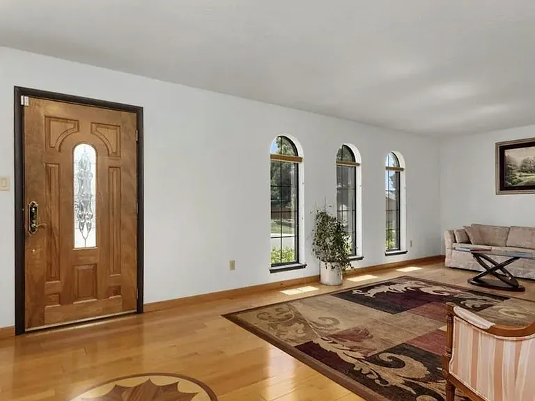11 Heaton Pl — Photo 2