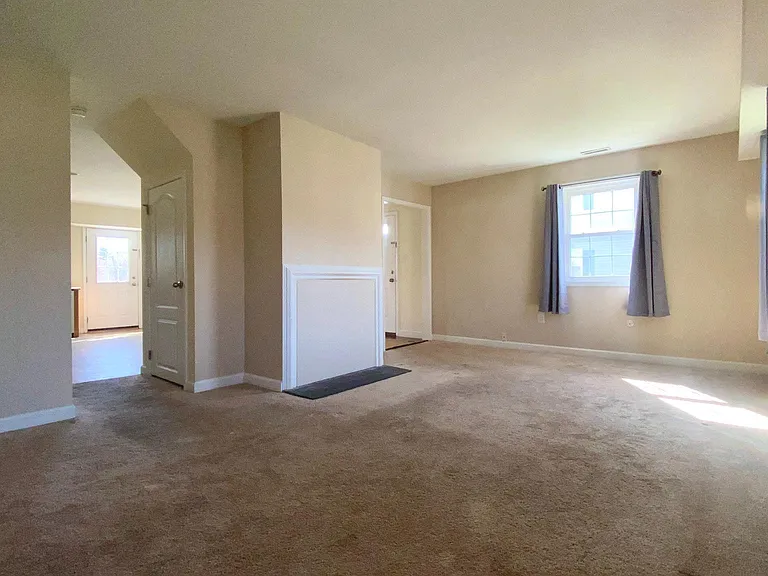 204 Brecknock Ter — Photo 12