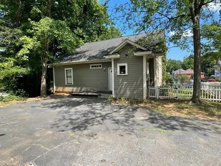 401 Wesley Heights Way — Photo 20