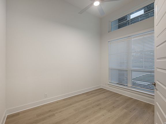 4th image of 516 Corwin Springs
