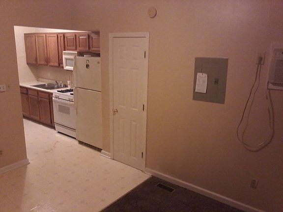 2nd image of 105 S Mill St