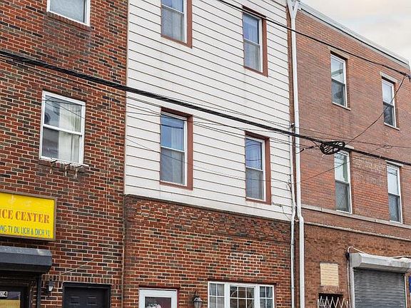 2nd image of 902 S 8th St