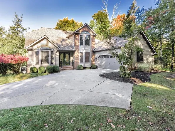 9144 Regency Woods Dr, Kirtland, OH 44094