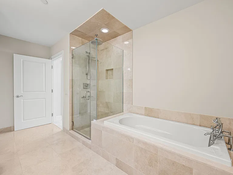 50 S 16th St #4503B — Photo 8