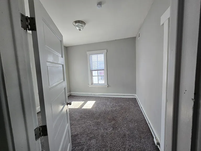 309 E 11th St — Photo 5