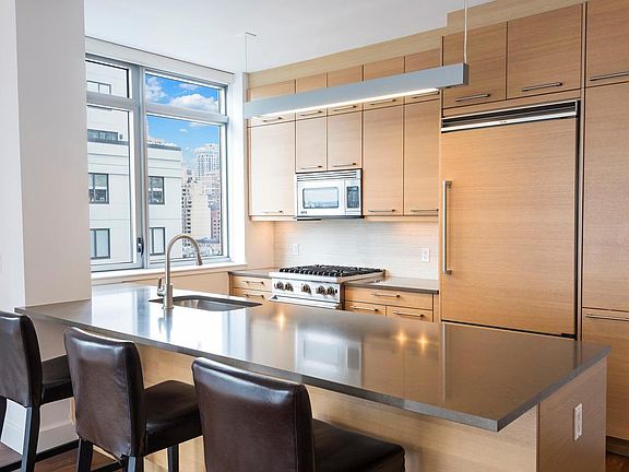 5th image of 333 E 91st St #15C