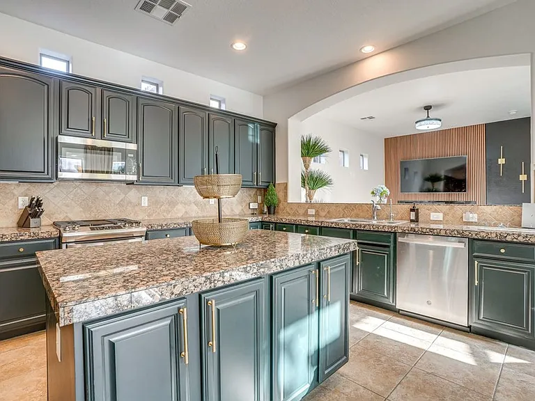 845 W Village Pkwy — Photo 4