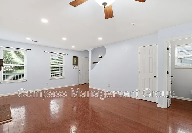 7668 Chatham Cir — Photo 10