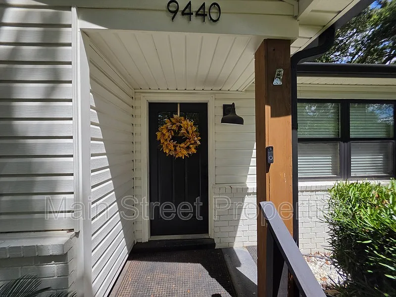 2 bed, 1.0 bath, 1100 sqft, $1,395 — Photo 1
