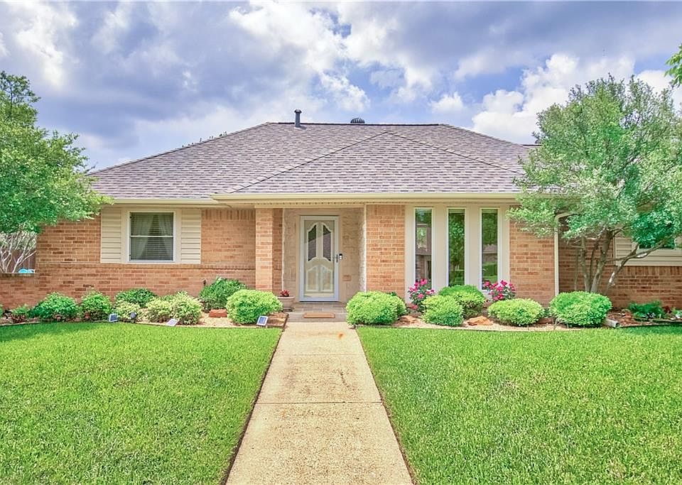 1st image of 471 Mosswood Dr