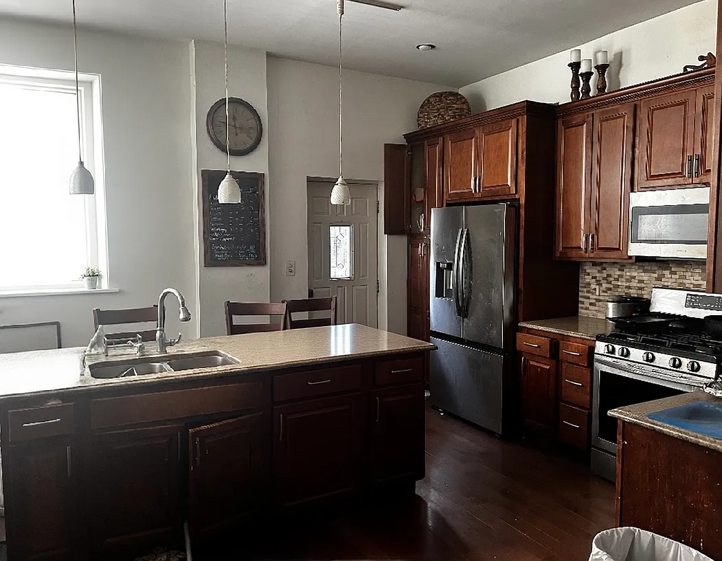 Building Photo - 3319 S Giles Ave #1