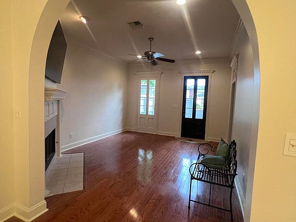 2nd image of 133 Woodsboro Dr