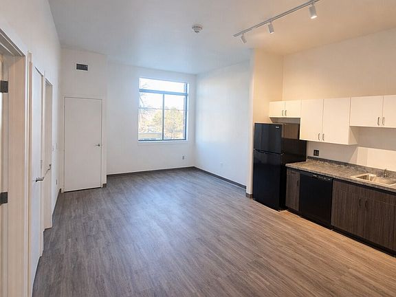 4th image of 315 E Costilla St #202