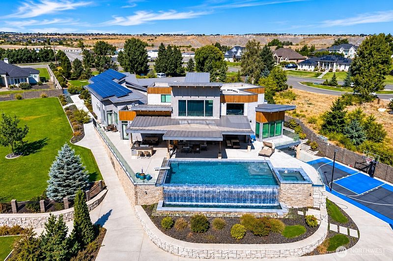 2nd image of 4612 Shoreline Court