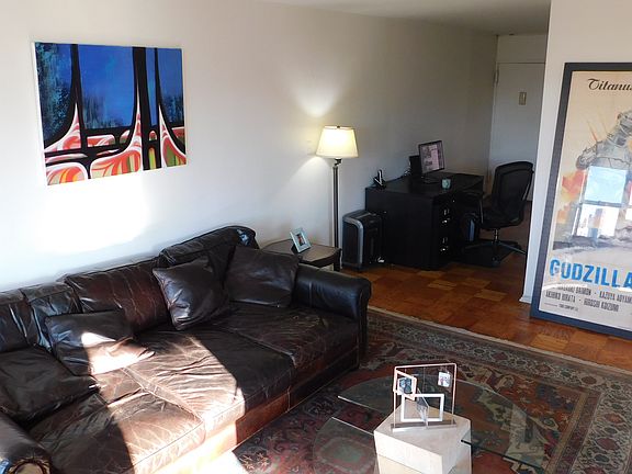 3rd image of 385 Grand St APT L1007