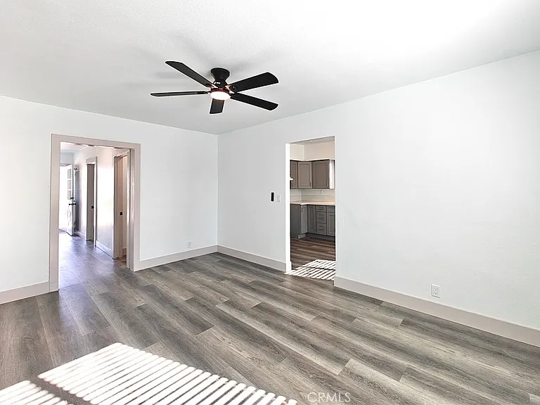 6728 S Whittier Ave — Photo 4