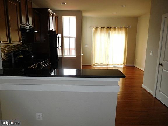 3rd image of 209 Shamrock Dr
