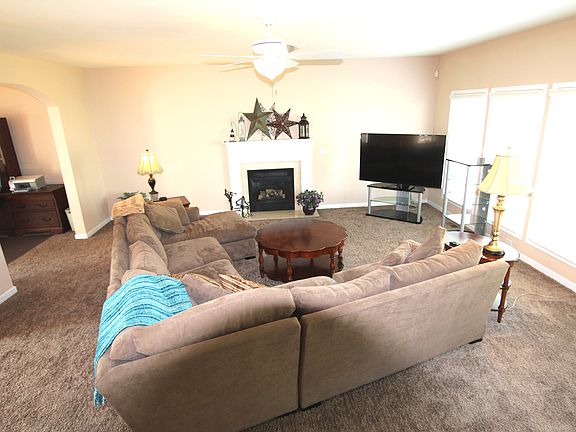 Hearth room adj. to kitcheb