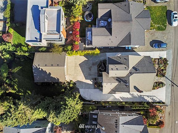 Shy 1/4 acre lot is set up perfectly for easy access and private living