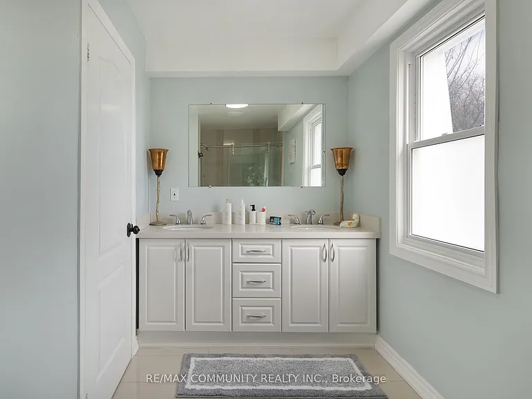 33 Windsor Ave — Photo 7