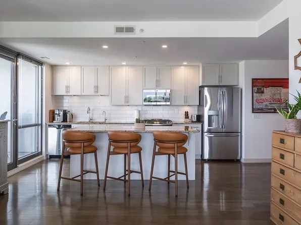 3201 Dodge St, Omaha, NE 68131