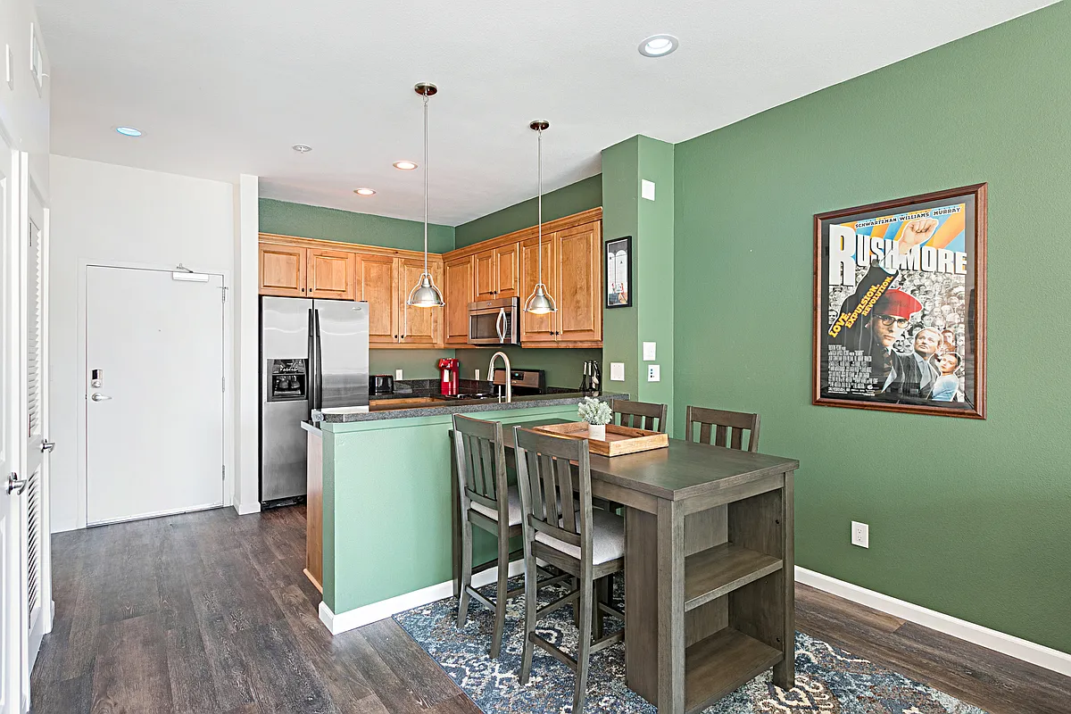 1 bed, 832 sqft, $4,300 — Photo 2