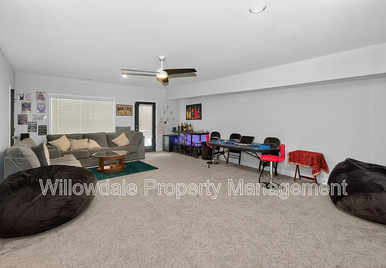 111 N Parkside Dr — Photo 44