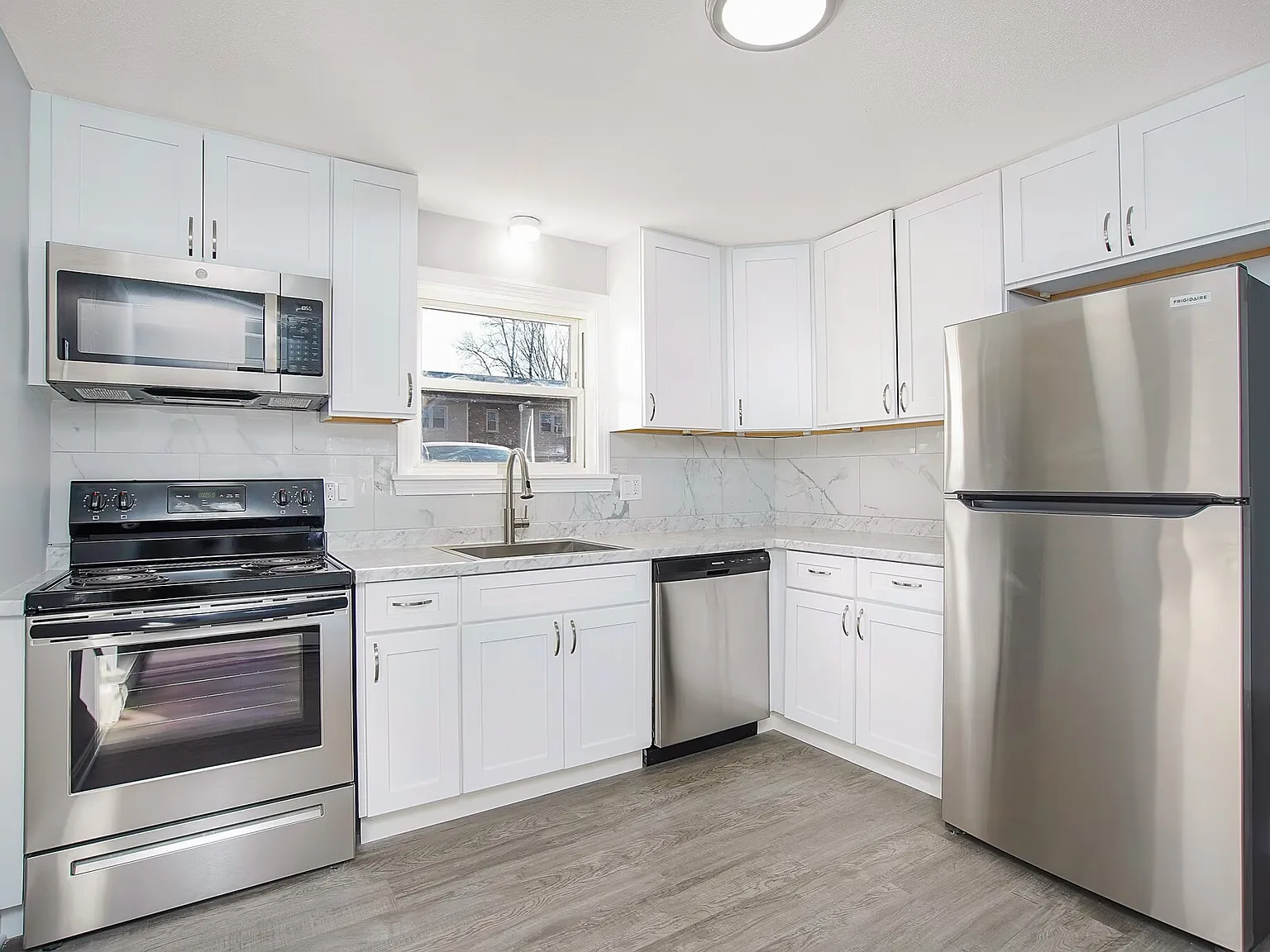 2 bed, 1.5 bath, 900 sqft, $1,800 — Photo 2