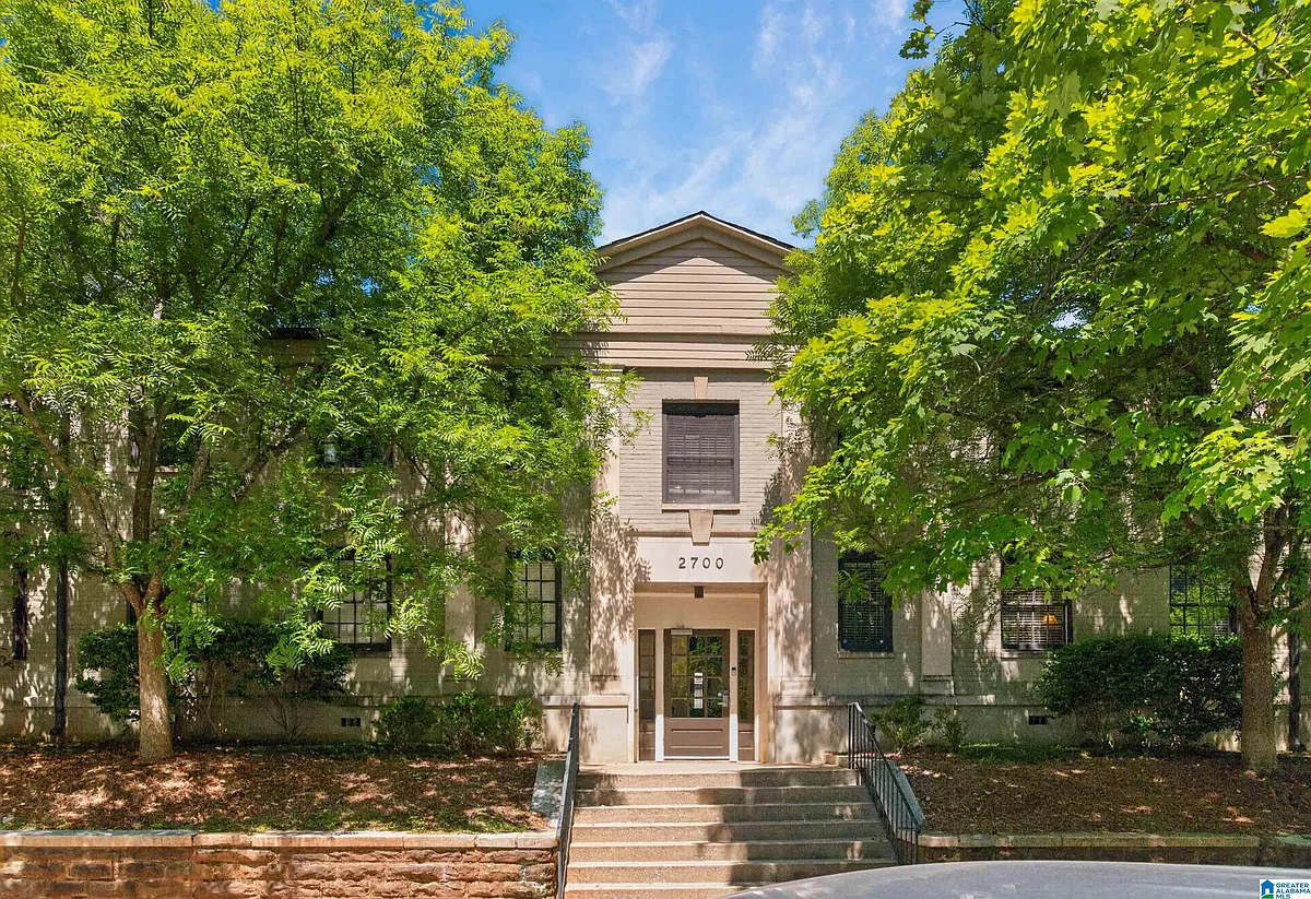 Building Photo - 2700 Highland Ave S #201
