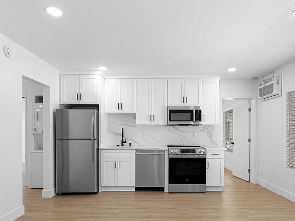 3rd image of 4566 Ohio St #205