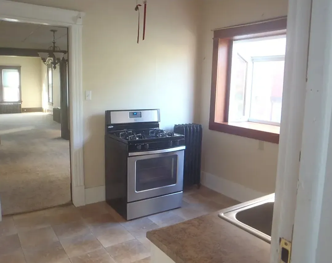 2 bed, 2000 sqft, $1,350 — Photo 4