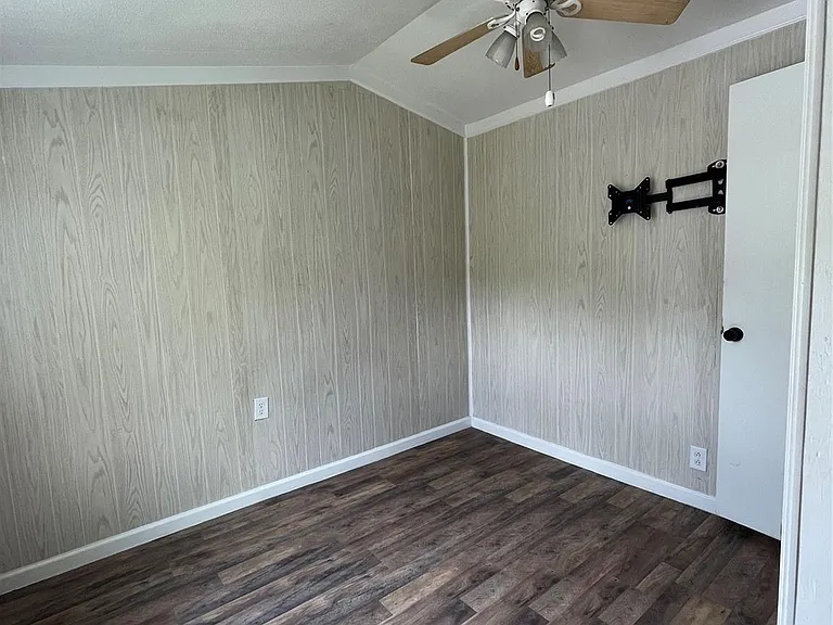 433 Capricorn Dr — Photo 28